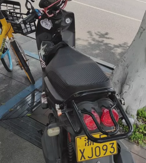 神鹰电喷摩托150的2000年，里程530...