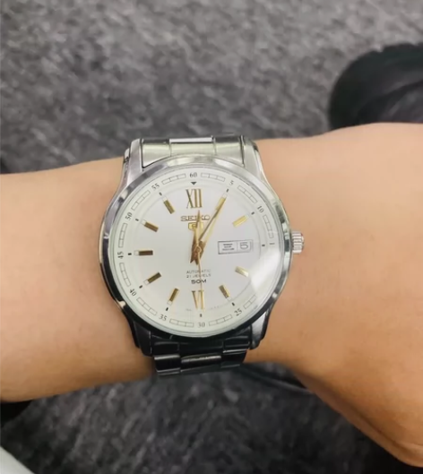 精工手表。真品。几年前买的。包养过一次。工...