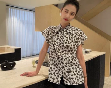 李亚男2023年夏季高端设计款小燕子印花桑...