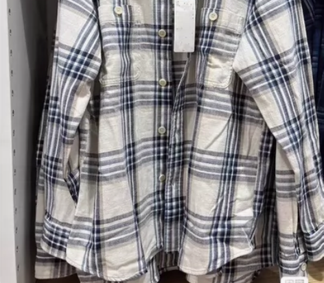 优家同款衬衣 洗过一次 还没穿过 感兴趣的...