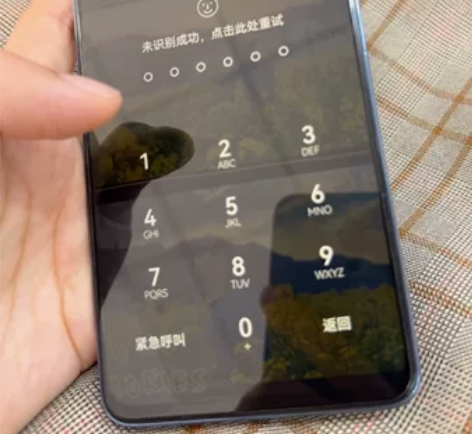 HUAWEI 3 月份买的，用不习惯，后屏...