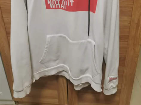 KM男士加绒卫衣，衣领衣袖稍有泛黄，介意勿...