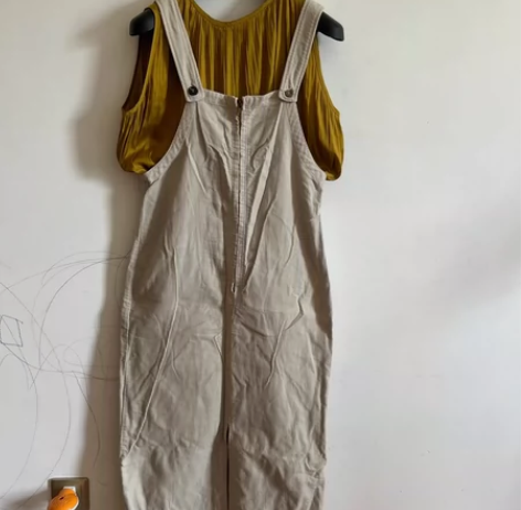 灯芯绒背带裙质量保证好胸围95腰围76臀围...