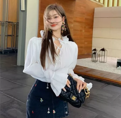 牛仔刺绣高腰包臀裤裙   M/L码，里面是...