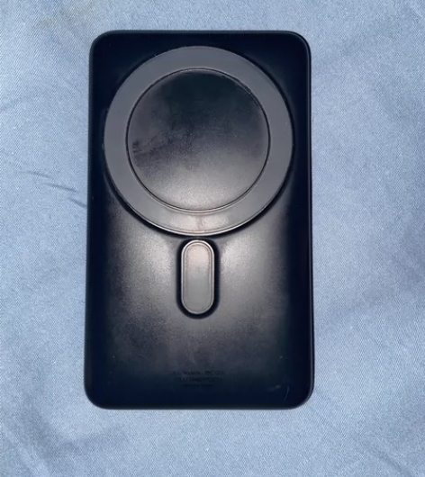 倍思磁吸充电宝 七八成新吧 便宜出 感兴趣...