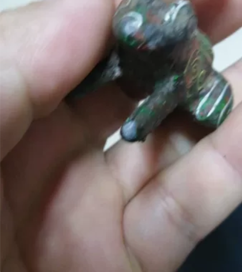 原来购买的青铜蛙，蛙的眼睛和前脚有小瑕疵。...