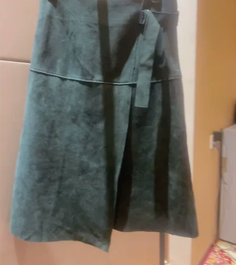 拉夏贝尔品牌半裙,155码,腰围68,裙长...