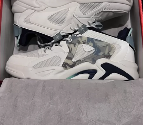 特步 常规款板鞋 全新未穿过 44码 原得...