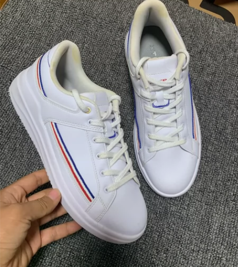 特步正品男士休闲板鞋。男款的。 39码。穿...