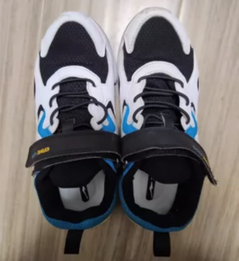 鸿星尔克男童37码网面鞋,如下图8.5成新...