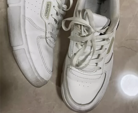 白鞋男童 感兴趣的话点“我想要”和我私聊吧...