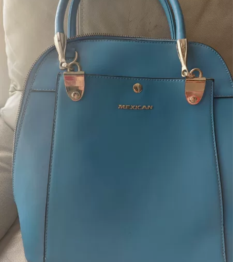 稻草人专柜购买，全新未使用，真皮女款手提包...