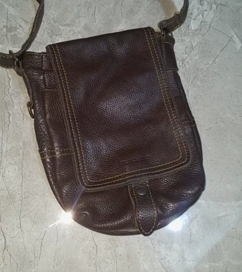 【捡漏啦】稻草人男士真皮斜挎单肩包手机包通...