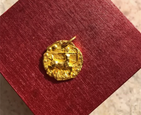 盘古黄金 射手座吊坠 背面镶钻 可两面佩戴...