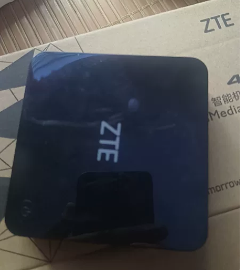 中兴4K机顶盒，没有使用过，正面有划痕，Z...