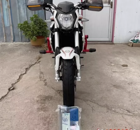 贝纳利红宝龙150 准新  特价出 感兴趣...