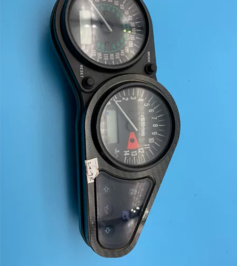 川崎原厂zx9r 的仪表仪表各方面都很好。...