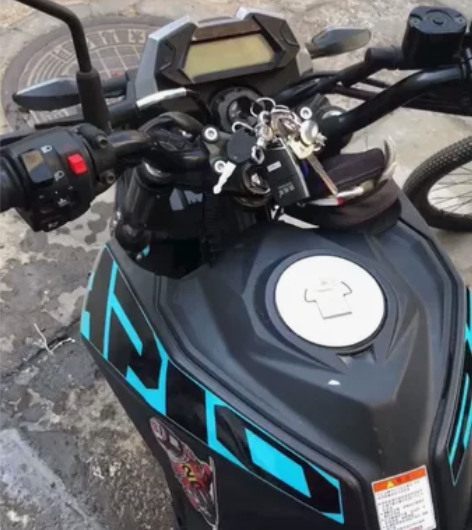 小狒狒,出手,4800元,可小刀,2500...