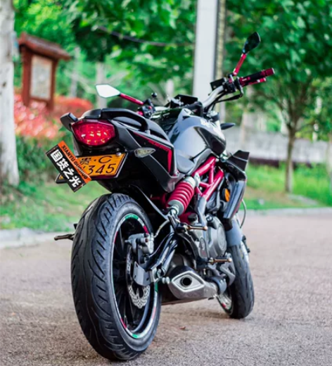 14年出厂19年上牌贝纳利黄龙300 机油...