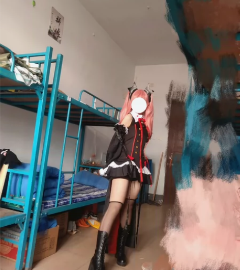 克鲁鲁cos服,有一个蝴蝶结掉了,还有头饰...