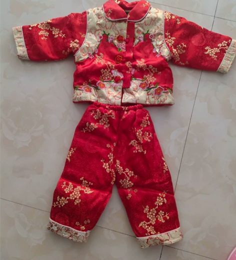 全新全新，拜年服，孩子一直没穿，现在穿小了...