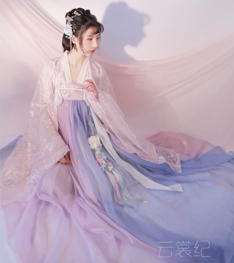 出 东月棠的春樱 L 六米摆 仅上衣和下裙...