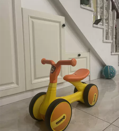 超低价50元转让原价198选小黄鸭儿童滑步...