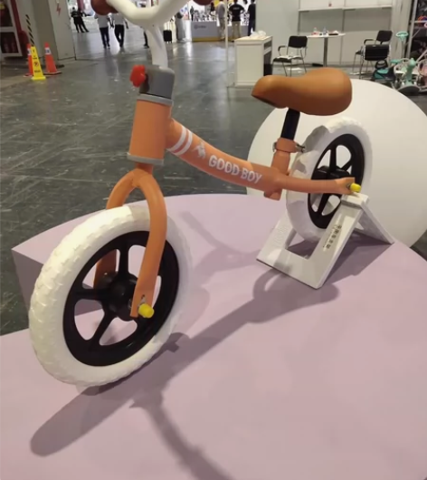 母婴店倒闭，处理15个儿童平衡车溜溜车无脚...