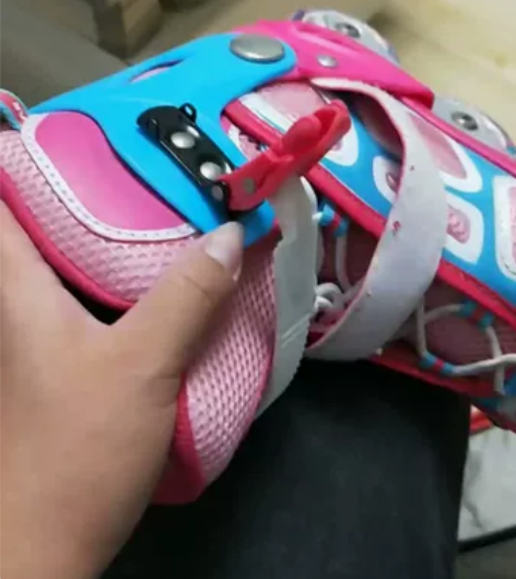 正品美洲狮溜冰鞋儿童套装 新款闪光可调直排...