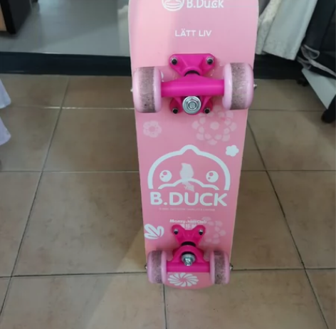 小黄鸭儿童滑板便宜卖，9成新30元。 感兴...