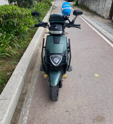 雅迪DT3运动版。今年二月份买的。 跑了一...