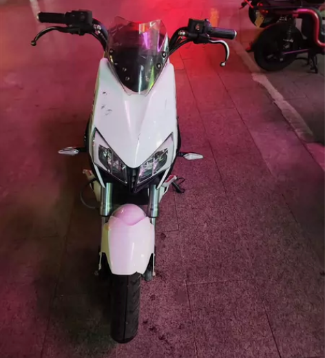 雅迪x5,20年8月份2999元,一把钥匙...