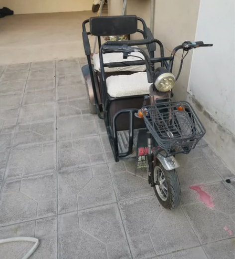 有证有牌闲置电动车，六个电池，能跑50公里...