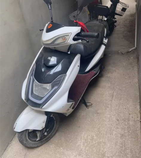 雅迪电动车电摩60V20安 3年就骑了半年...