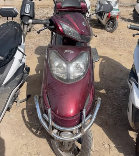 雅迪电动车72V32安,9成新,能跑100...