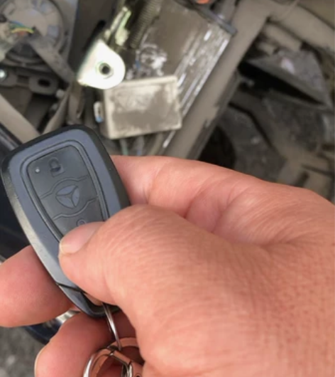 雅迪报警器、一把遥控钥匙？（原装） 感兴趣...