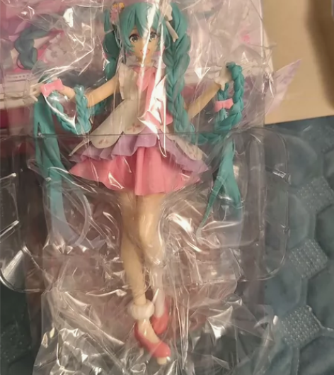 初音未来手办，长发公主 带包装，拆开看了，...