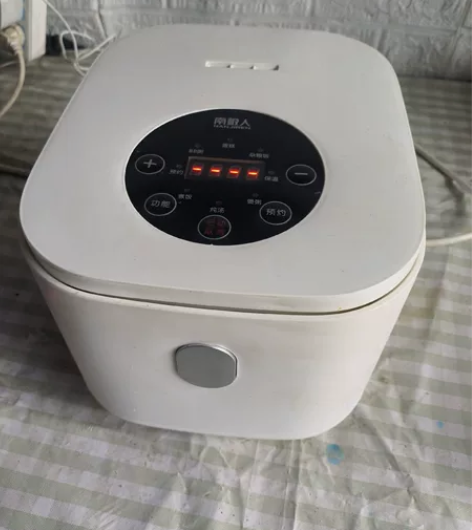 八成新左右南极人电饭煲便宜卖,品相如图,有...