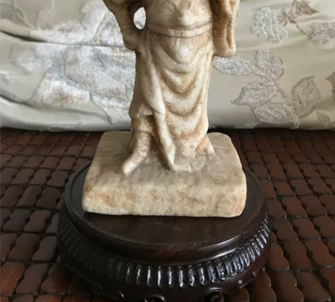 汉白玉雕关公，工艺非常好，漂亮，大概几十年...