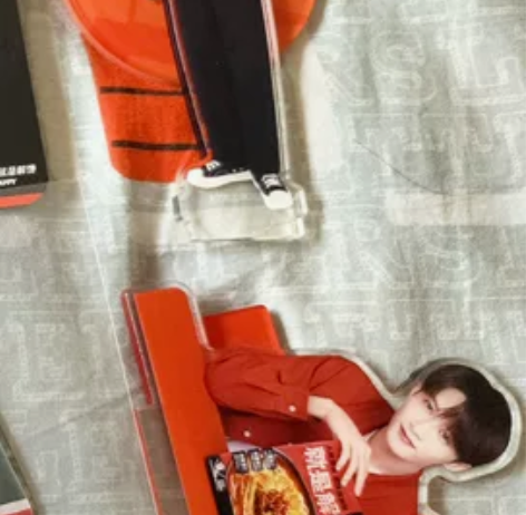 人类快乐立牌(已撕膜)10r/个 感兴趣的...