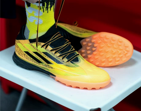 ?天朗足球阿迪达斯X系列梅西配色+.1TF...