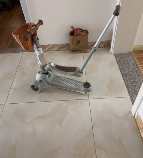 全新三合一贝易滑板车扭扭车，很顺滑也很扎实...