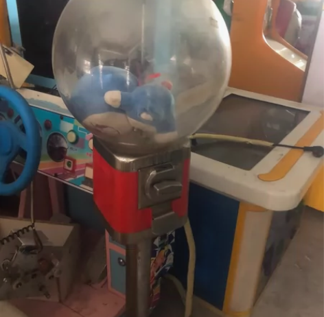 扭蛋机 功能完好  找不到场地 有需求的哪...