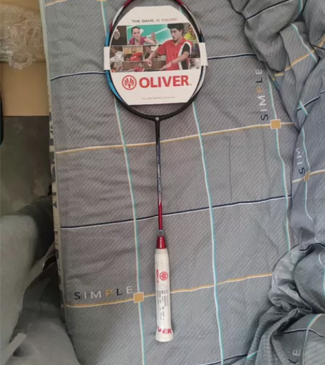 全新的奥立弗oliver羽毛球拍，4ug5...