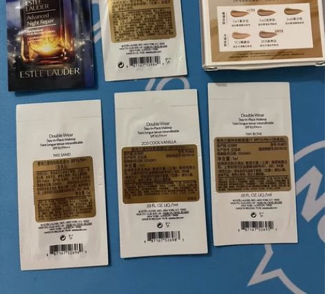 雅诗兰黛粉底液和精华露 感兴趣的话点“我想...