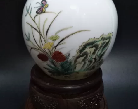 景德镇红艺瓷厂的粉彩蝴蝶草丛笔洗产品 20...