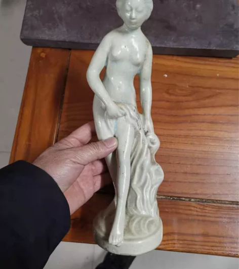 创汇时期汝窑美人像 创汇时期的汝瓷美人像，...