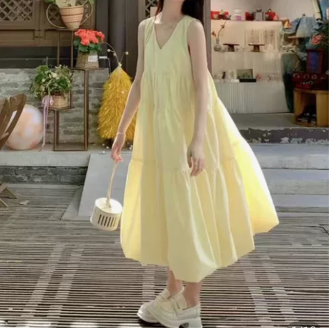 淡黄色的长裙 只穿了一次，买来时候有个地方...