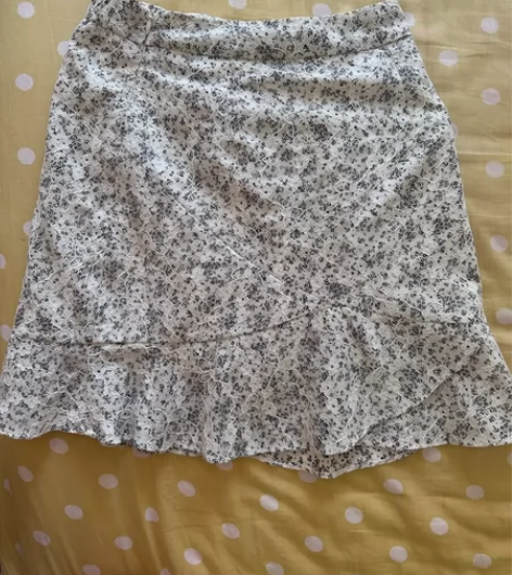 法式碎花鱼尾半身A字裙，微杏色，不是死白，...