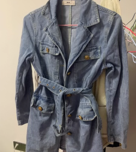 牛仔连衣裙，可当外套，穿过一次，有点复古风...